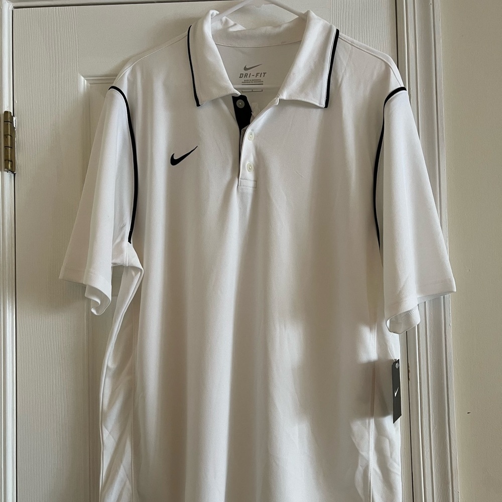 Men’s Nike dress shirt casual dressy mens top. Easily wear w mens dress pants